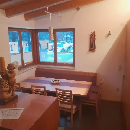 Appartement Haus Hotz Talblick Grins